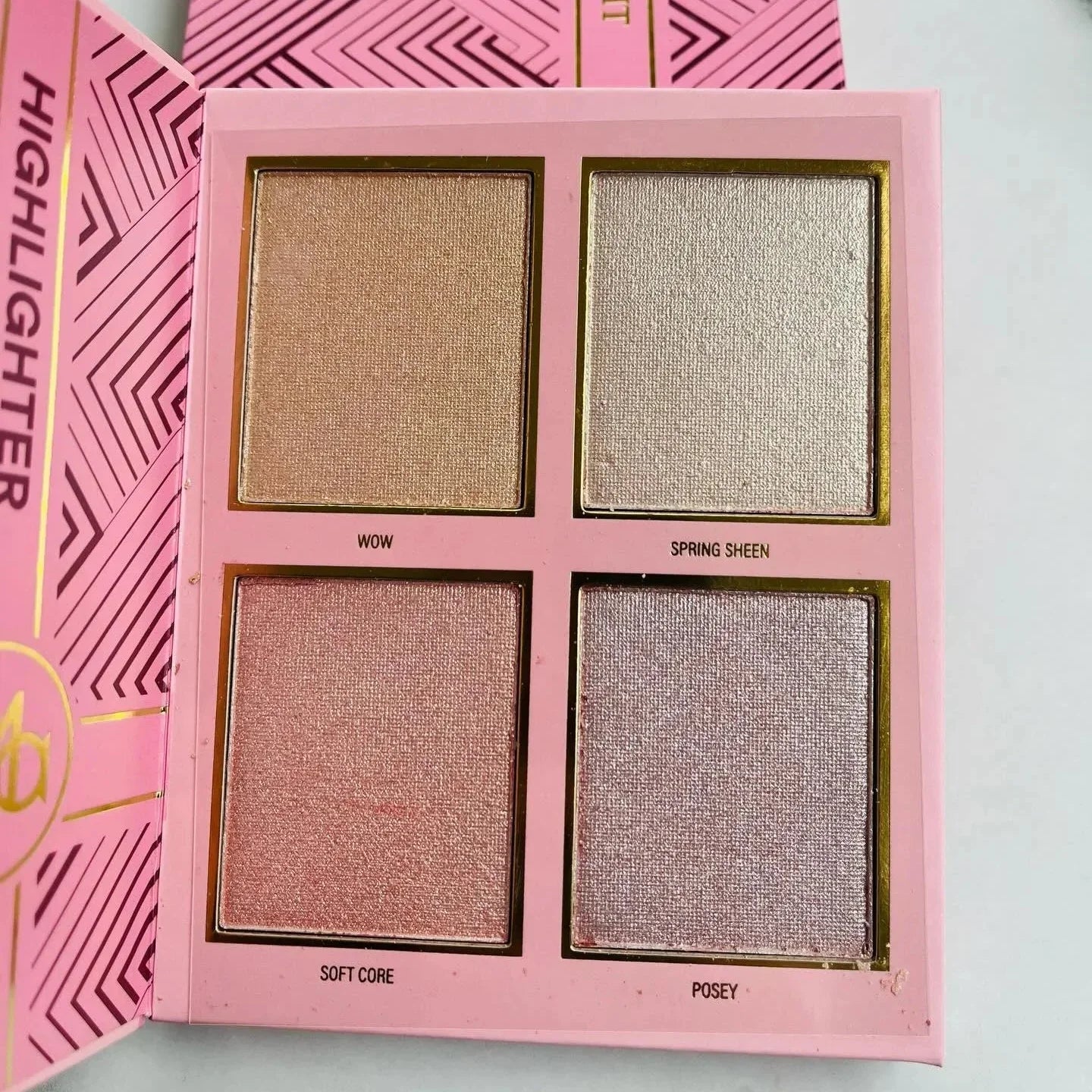 Mocallure 3 in 1 Mini Palette Notebook Eyeshadow, Highlighter & Blusher - Rumaisas