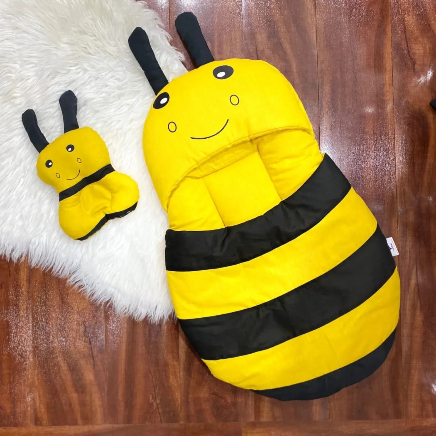 Cute character carry nest bister with head pillow - Rumaisas
