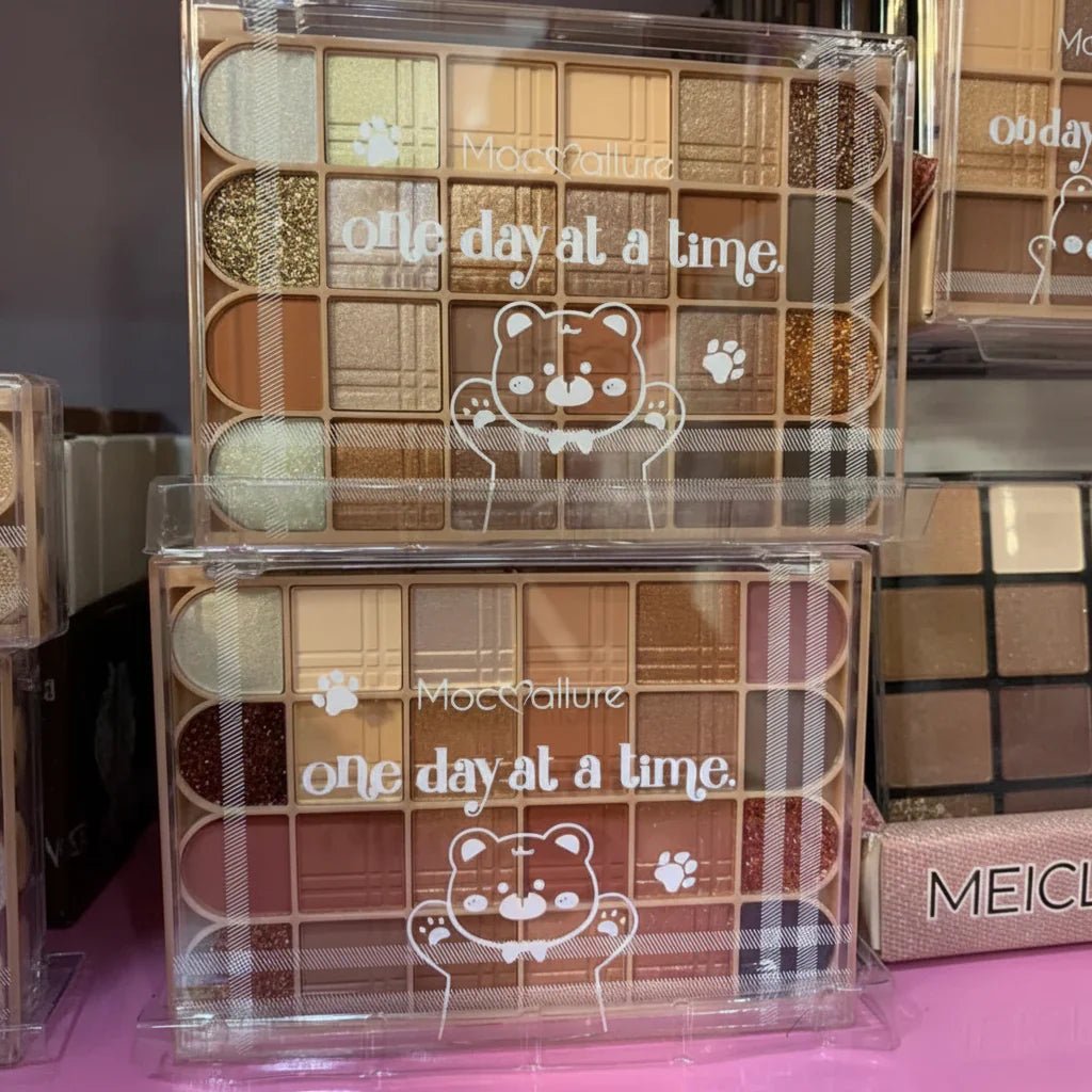 Mocallure One Day at a time Eyeshadow Palette - 24 Colors - Rumaisas