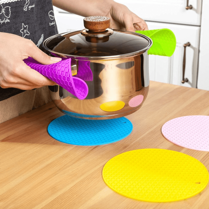 Multifunction Original Heat Resistant Silicone Mat Nonslip Pads Pot Holder Table Place mat (random color) - Rumaisas